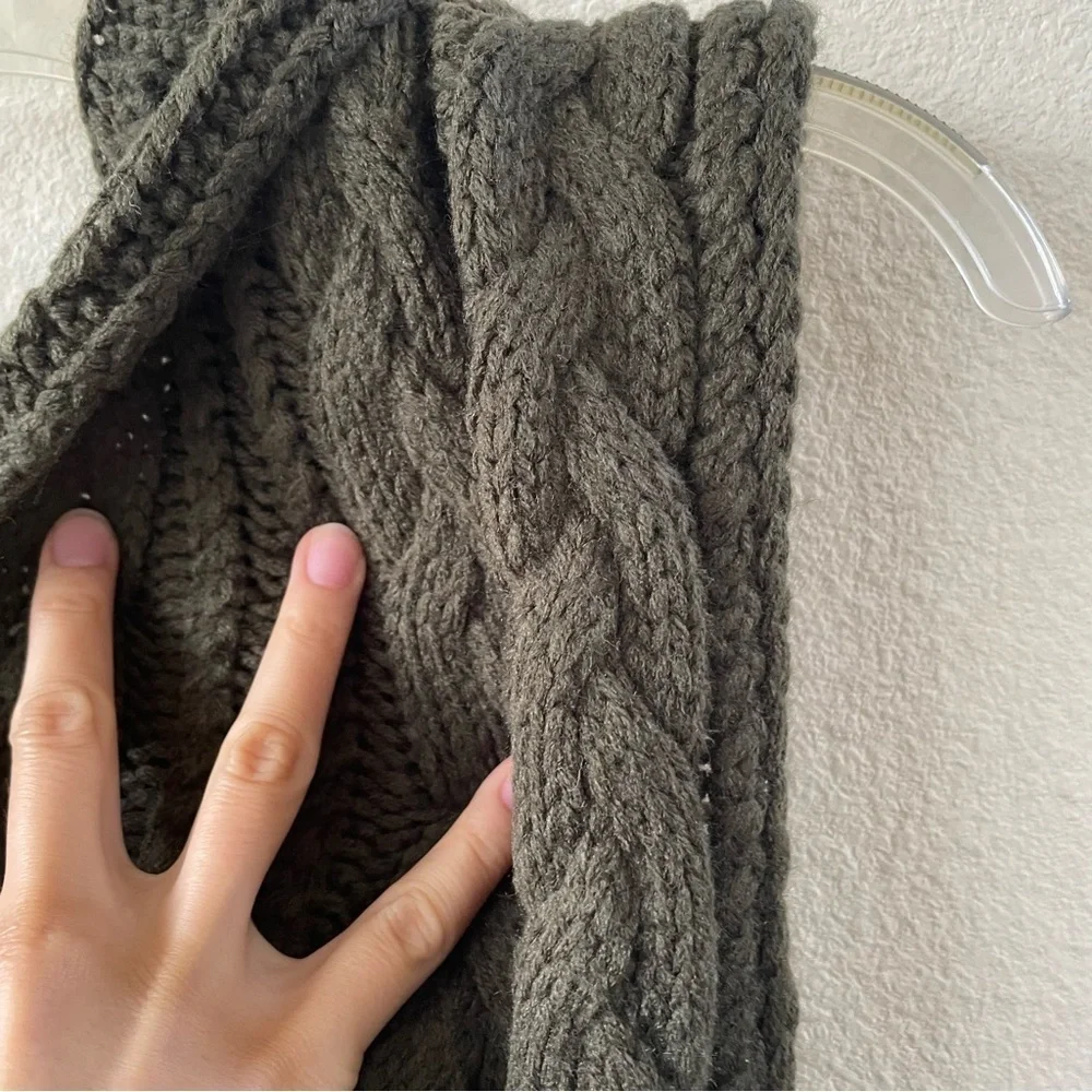 NWT! Aeropostale Forest green knit circle cozy scarf